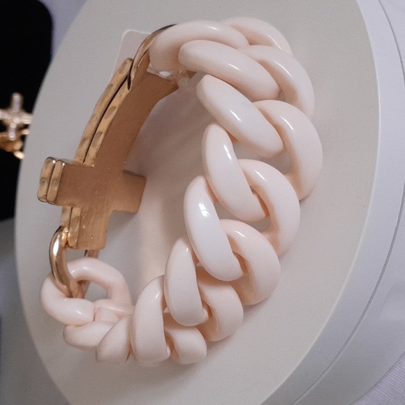 Acrylic Chain Bracelet with Magnetic Hammered Style Cross Clasp - Picture 2 of 6